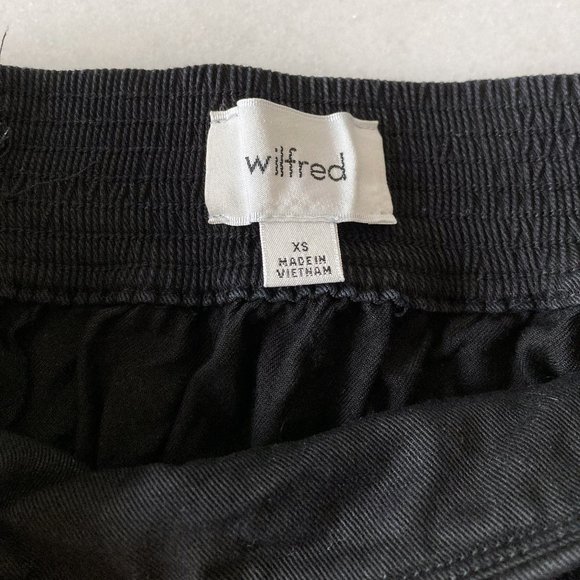 Aritzia Wilfred Gabrielle long black skirt, v shaped waist detail, pockets - Picture 4 of 7